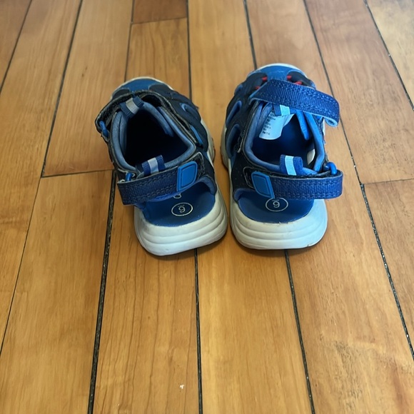 Sturdy summer sandal by Cat and Jack, good used condition - Picture 4 of 4